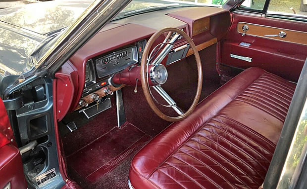 1962 Lincoln Continental with leather seats